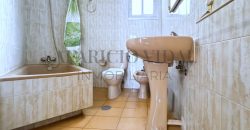 Amplia vivienda de 4 dormitorios con garaje y trastero en Pasaje Herrera Oria – gran potencial de reforma