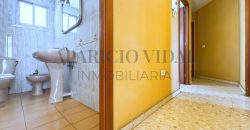 Amplia vivienda de 4 dormitorios con garaje y trastero en Pasaje Herrera Oria – gran potencial de reforma