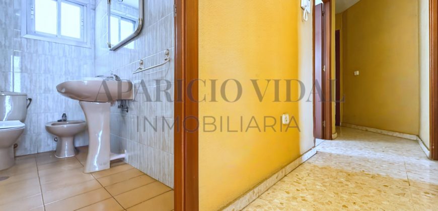 Amplia vivienda de 4 dormitorios con garaje y trastero en Pasaje Herrera Oria – gran potencial de reforma