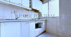 Amplia vivienda de 4 dormitorios con garaje y trastero en Pasaje Herrera Oria – gran potencial de reforma