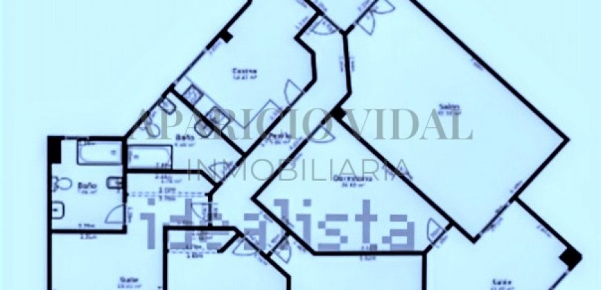 Amplia vivienda de 4 dormitorios con garaje y trastero en Pasaje Herrera Oria – gran potencial de reforma