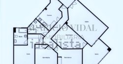 Amplia vivienda de 4 dormitorios con garaje y trastero en Pasaje Herrera Oria – gran potencial de reforma