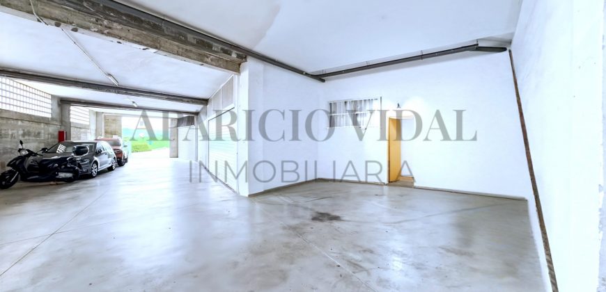 Amplia casa adosada con gran terraza, garaje para dos coches y múltiples posibilidades en Chilches Costa