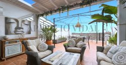 Amplia casa adosada con gran terraza, garaje para dos coches y múltiples posibilidades en Chilches Costa