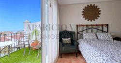 Amplia casa adosada con gran terraza, garaje para dos coches y múltiples posibilidades en Chilches Costa