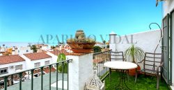 Amplia casa adosada con gran terraza, garaje para dos coches y múltiples posibilidades en Chilches Costa