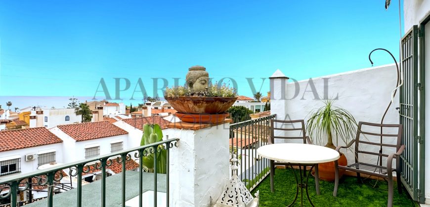Amplia casa adosada con gran terraza, garaje para dos coches y múltiples posibilidades en Chilches Costa