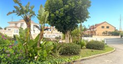 Amplia casa adosada con gran terraza, garaje para dos coches y múltiples posibilidades en Chilches Costa