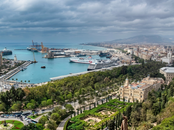 Invertir en vivienda en Málaga en 2026 — rentabilidad y zonas
