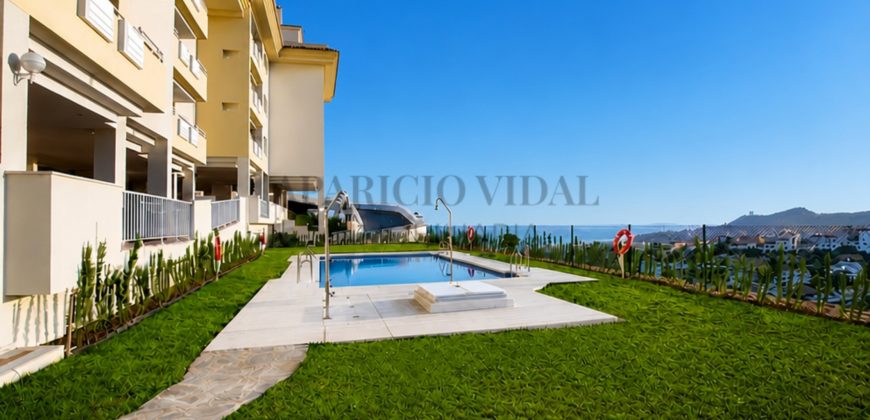Ático luminoso con terraza, piscina y garaje en La Cala del Moral