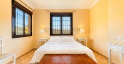 Una casa independiente para vivir con espacio, privacidad y la libertad de disfrutar del exterior.
