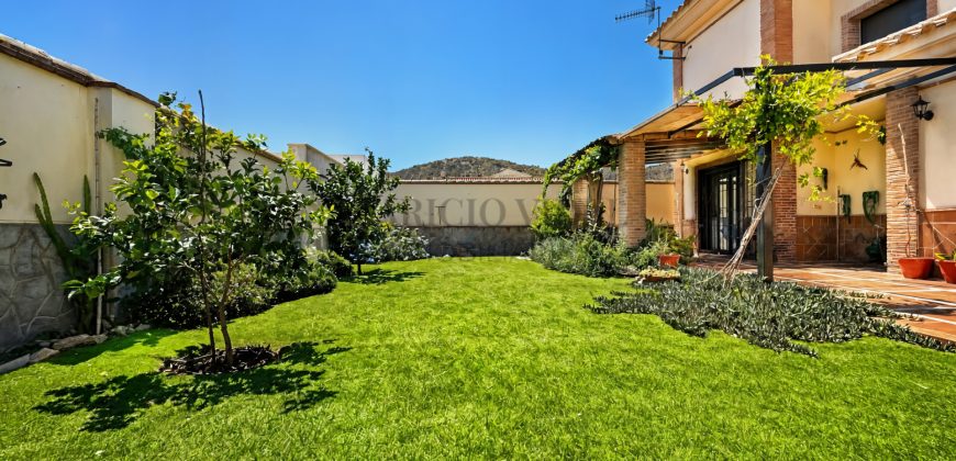 Una casa independiente para vivir con espacio, privacidad y la libertad de disfrutar del exterior.