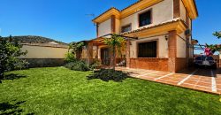 Una casa independiente para vivir con espacio, privacidad y la libertad de disfrutar del exterior.