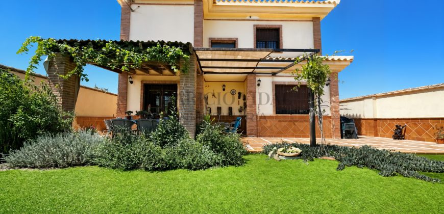Una casa independiente para vivir con espacio, privacidad y la libertad de disfrutar del exterior.