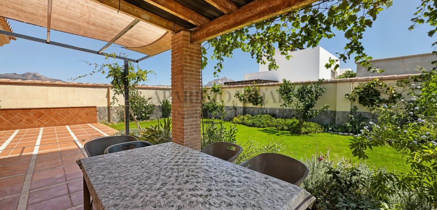 Una casa independiente para vivir con espacio, privacidad y la libertad de disfrutar del exterior.