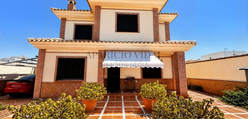 Una casa independiente para vivir con espacio, privacidad y la libertad de disfrutar del exterior.