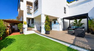 Una casa para disfrutar de Ciudad Jardín, con jardín privado, vistas despejadas y espacios para vivir al aire libre.