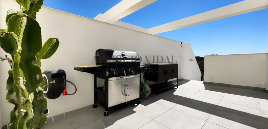 Serena Homes | Ático dúplex llave en mano con terraza de 27 m² y solárium privado de 72 m² en El Limonar