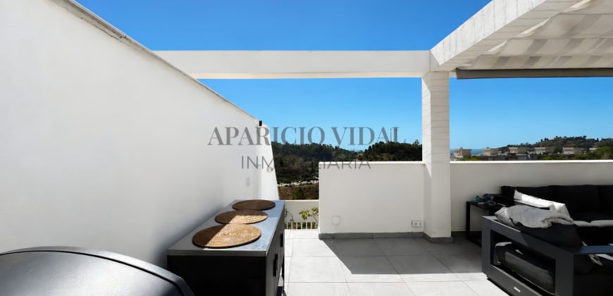 Serena Homes | Ático dúplex llave en mano con terraza de 27 m² y solárium privado de 72 m² en El Limonar