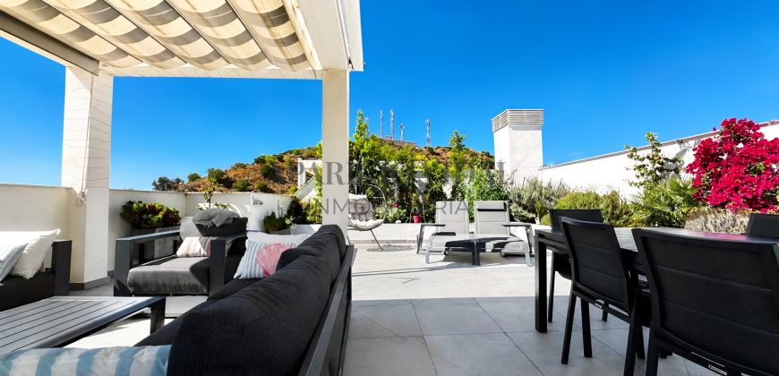 Serena Homes | Ático dúplex llave en mano con terraza de 27 m² y solárium privado de 72 m² en El Limonar