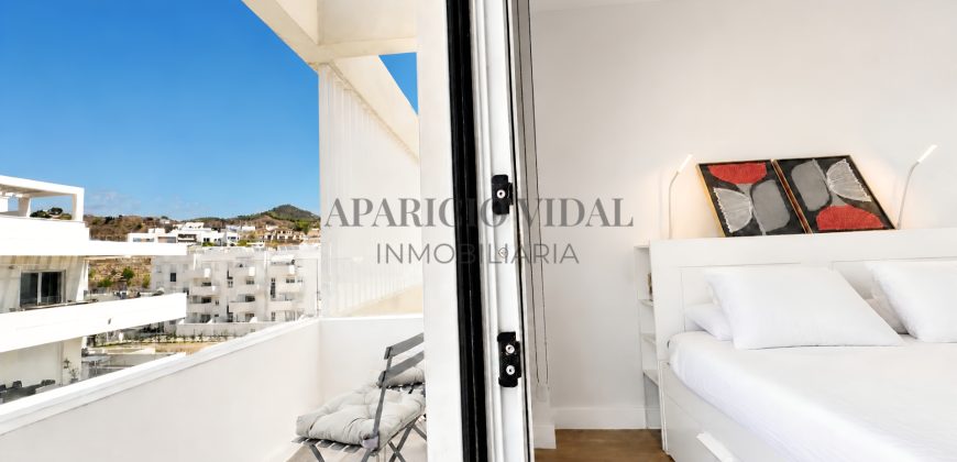 Serena Homes | Ático dúplex llave en mano con terraza de 27 m² y solárium privado de 72 m² en El Limonar
